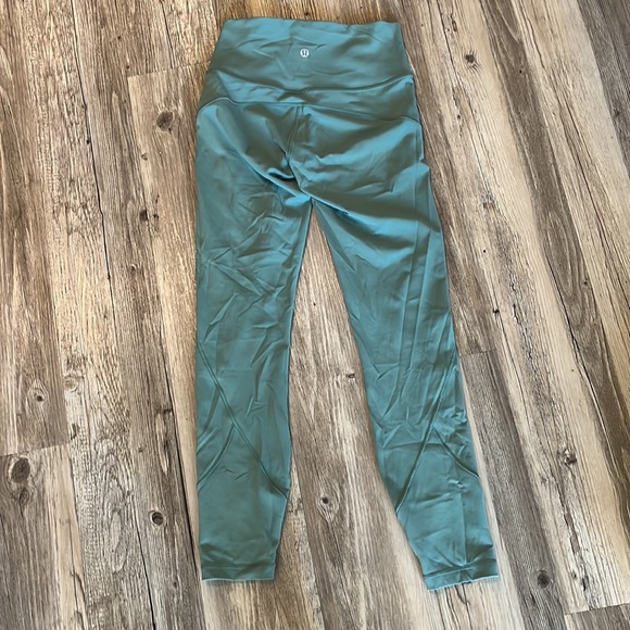 Lululemon In Movement 7/8 Tight *Everlux 25" size 4 EUC - Picture 7 of 8